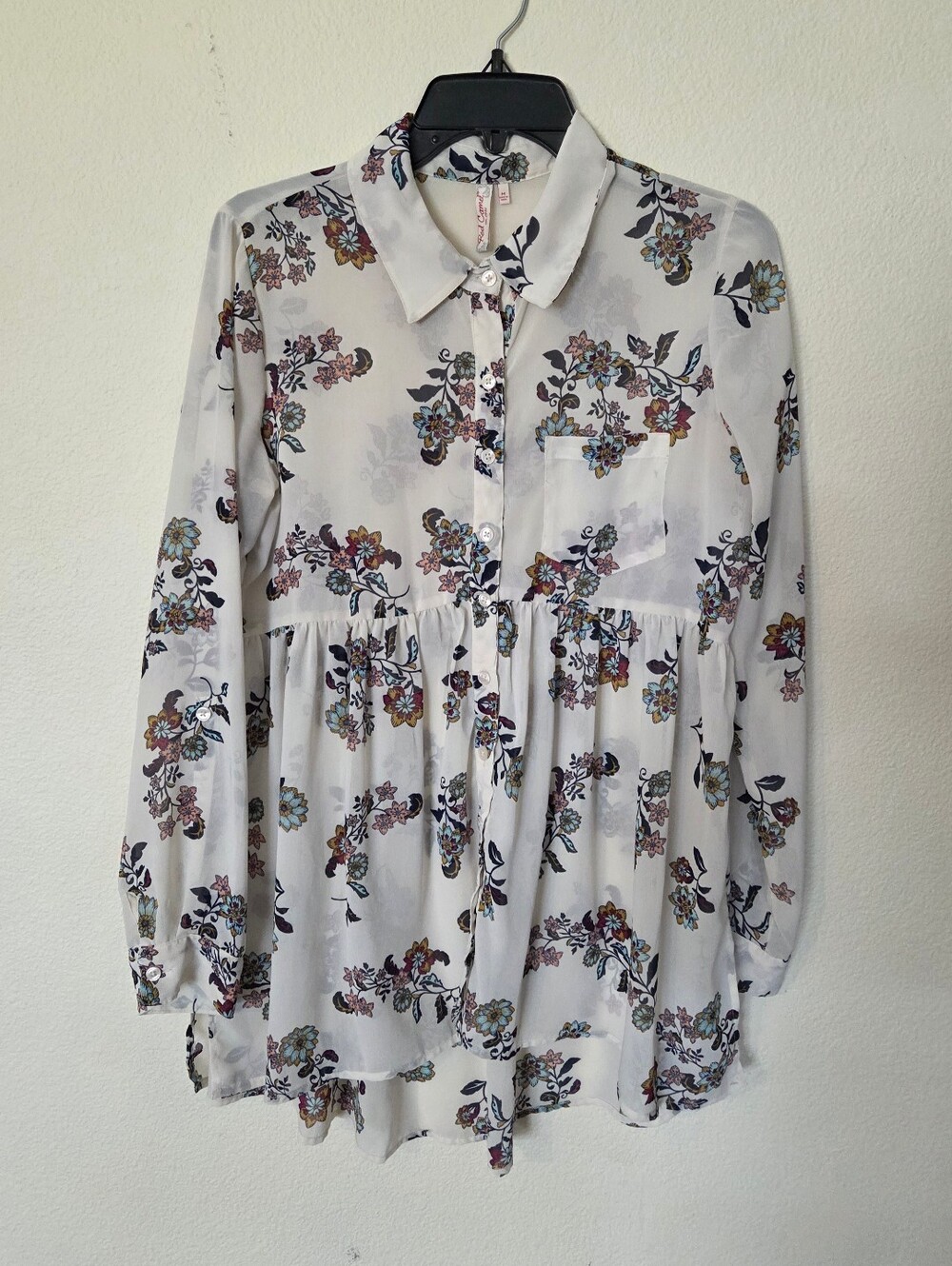 Red Camel Adorable Sheer Blouse Women's size M Babydoll Button Front Floral Top